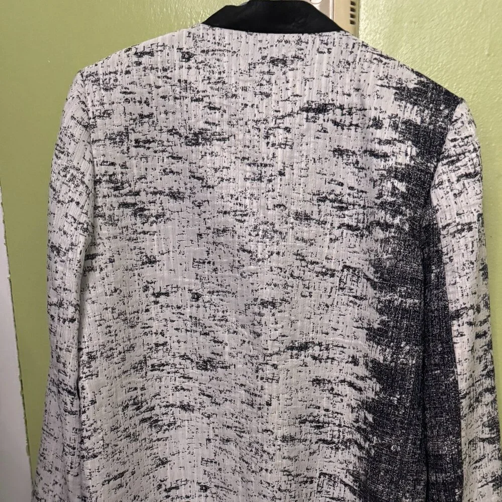 Elie Tahari • Black and White Blazer Textured - Picture 2 of 5